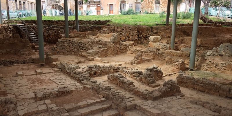 Ανασκαφή μινωϊκού ανακτορικού κέντρου στο λόφο Καστελλίου των Χανίων.