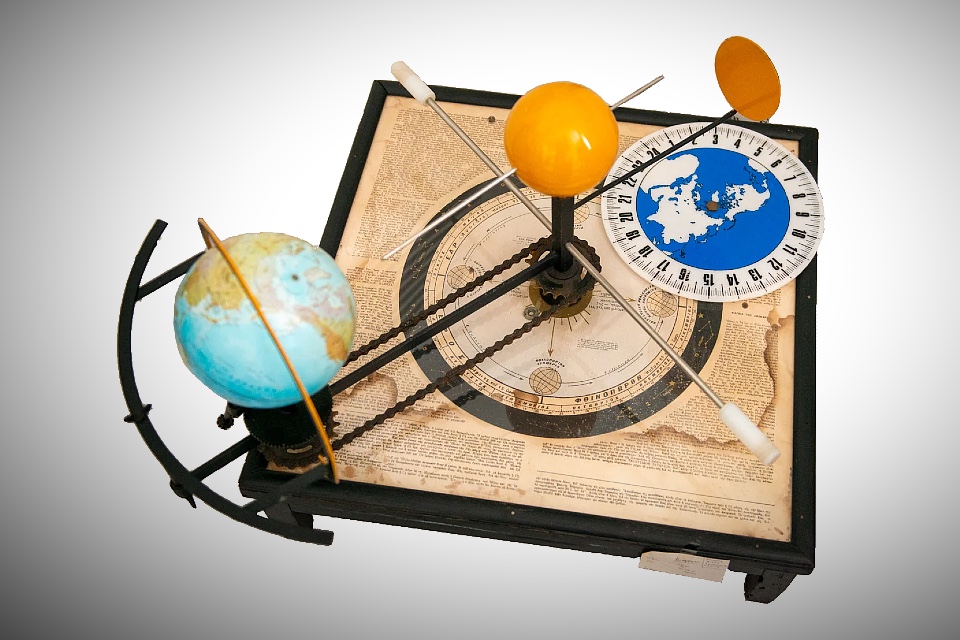 ο φωτισμός της γης από τον ήλιο κατά τις τέσσερις εποχές.