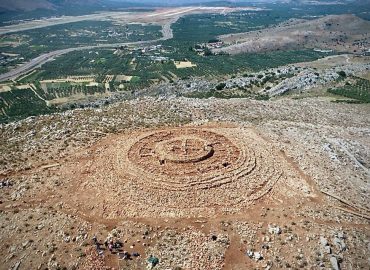 Το μνημειακό αρχιτεκτονικό σύνολο στο λόφο Παπούρα