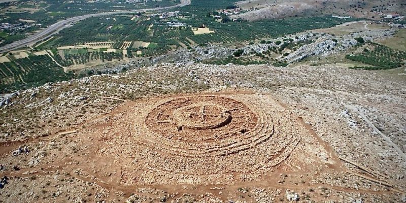 Το μνημειακό αρχιτεκτονικό σύνολο στο λόφο Παπούρα