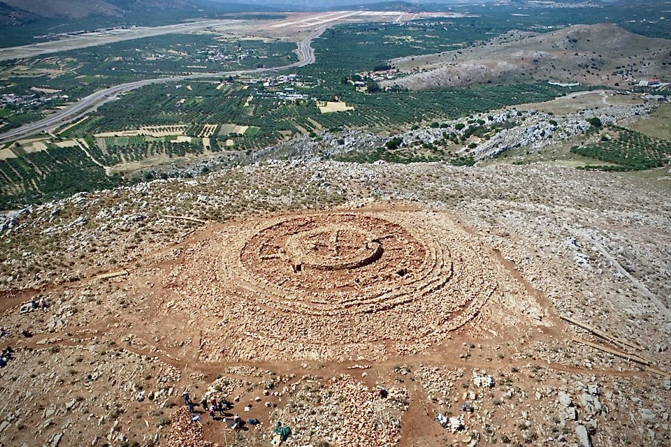Το μνημειακό αρχιτεκτονικό σύνολο στο λόφο Παπούρα
