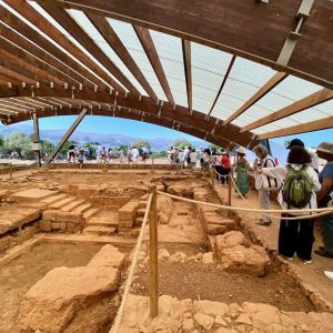 Αρχαιολογική ξενάγηση στα Μάλια