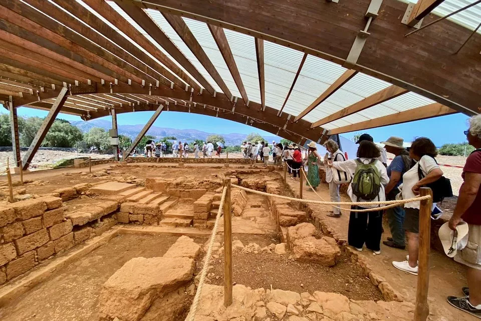 Αρχαιολογική ξενάγηση στα Μάλια