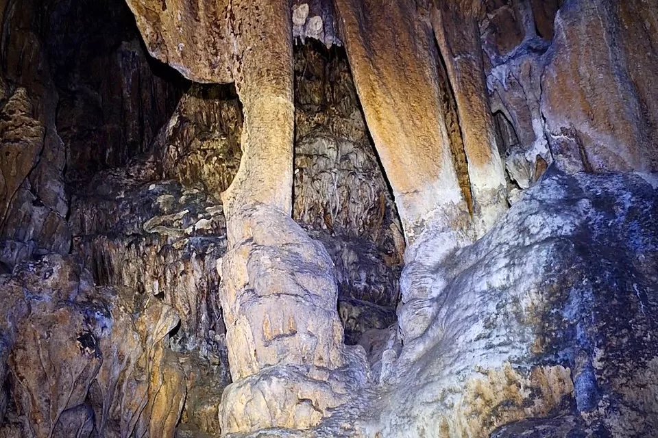 Σπήλαιο Λερά στο Σταυρό Ακρωτηρίου